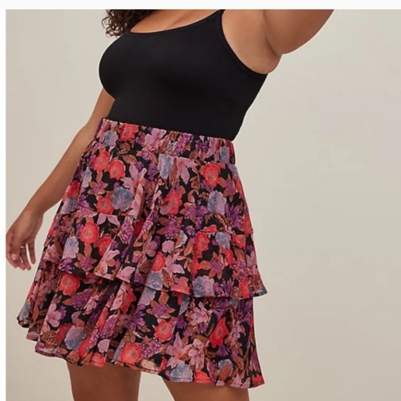torrid Dresses & Skirts - Torrid Mini Crinkle Tiered Skirt Floral Print High Wasted Size 1 (1X Plus Size)